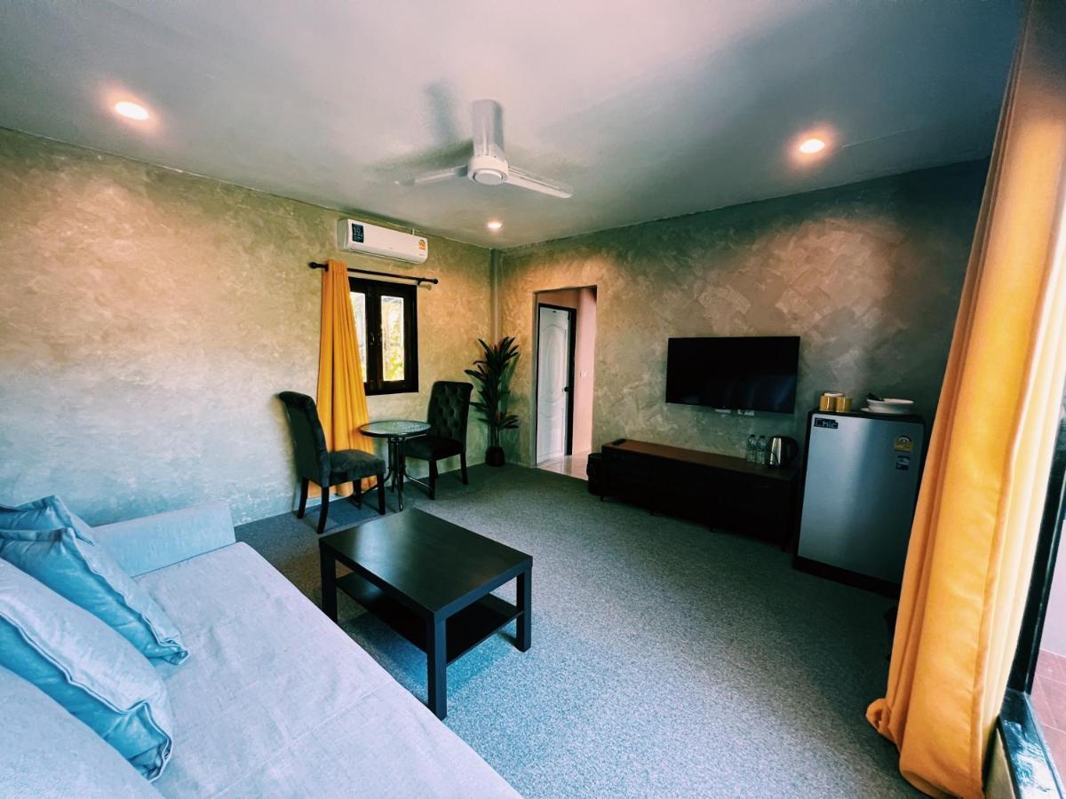 Vivi Hotel Resort プーケット エクステリア 写真